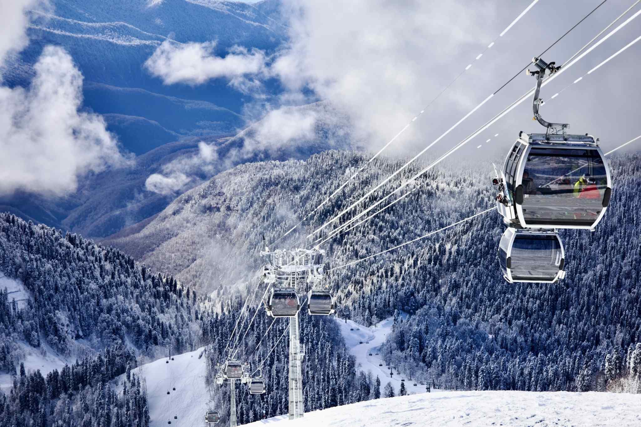 канатная дорога вероника на южном склоне курорта роза хутор