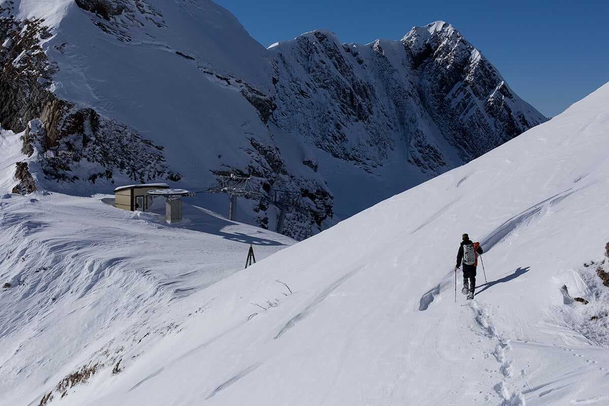 поход в горах на снегоступах в красной поляне с гидом
